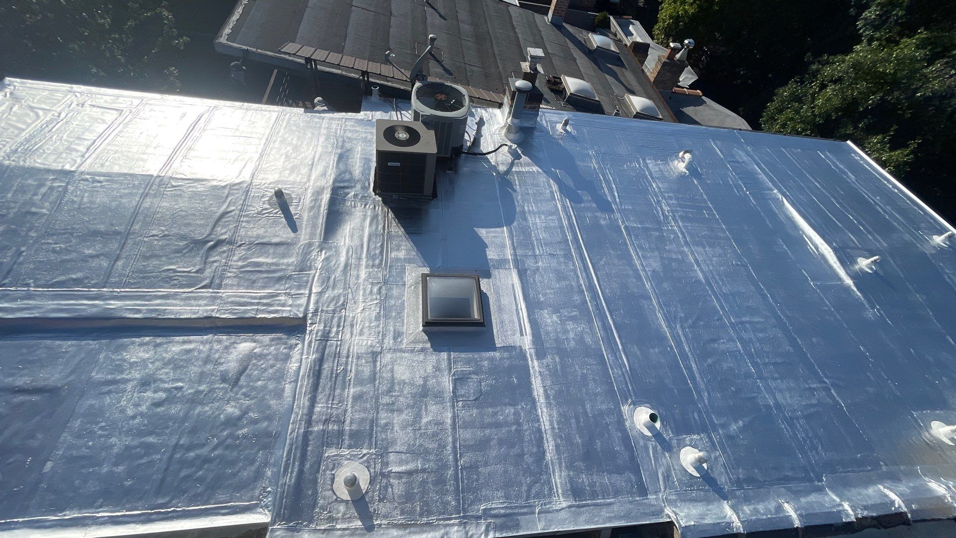 Aluminum Coating for Commercial Flat Roofs in Chicago: Protect and Extend Roof Life