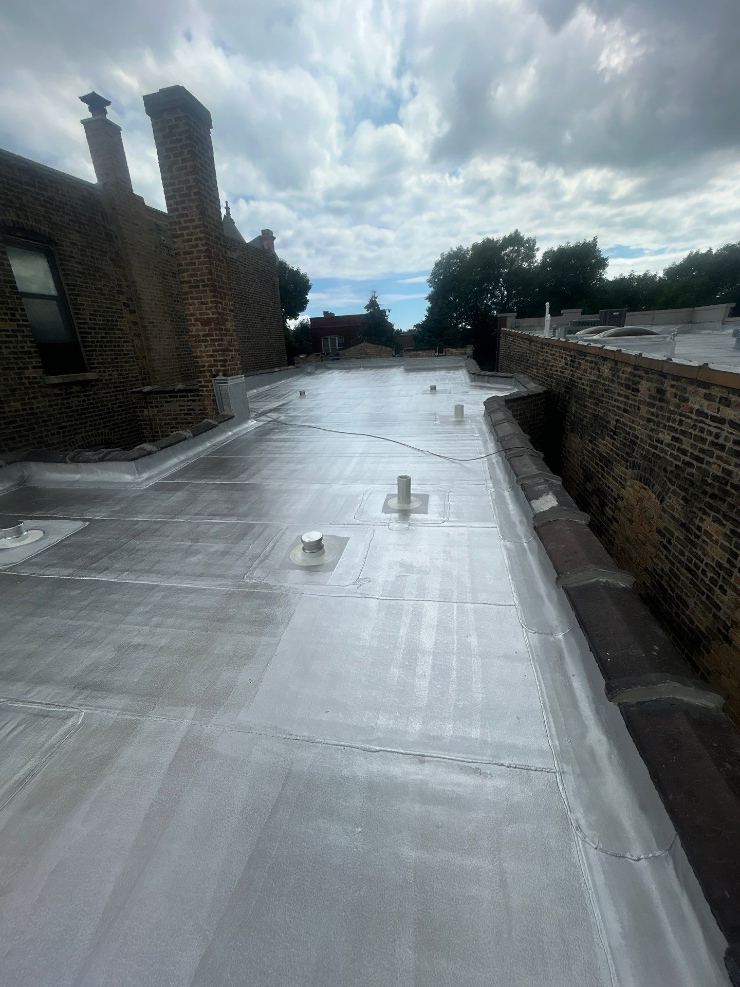 Aluminum Roof Coating Benefits for Commercial Buildings in Chicago