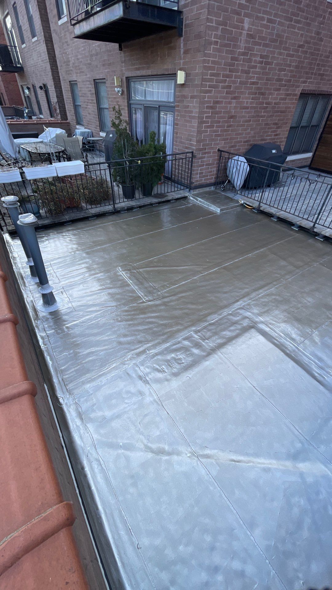 Aluminum Roof Coating for Flat Roofs in Chicago – Is It Worth It?