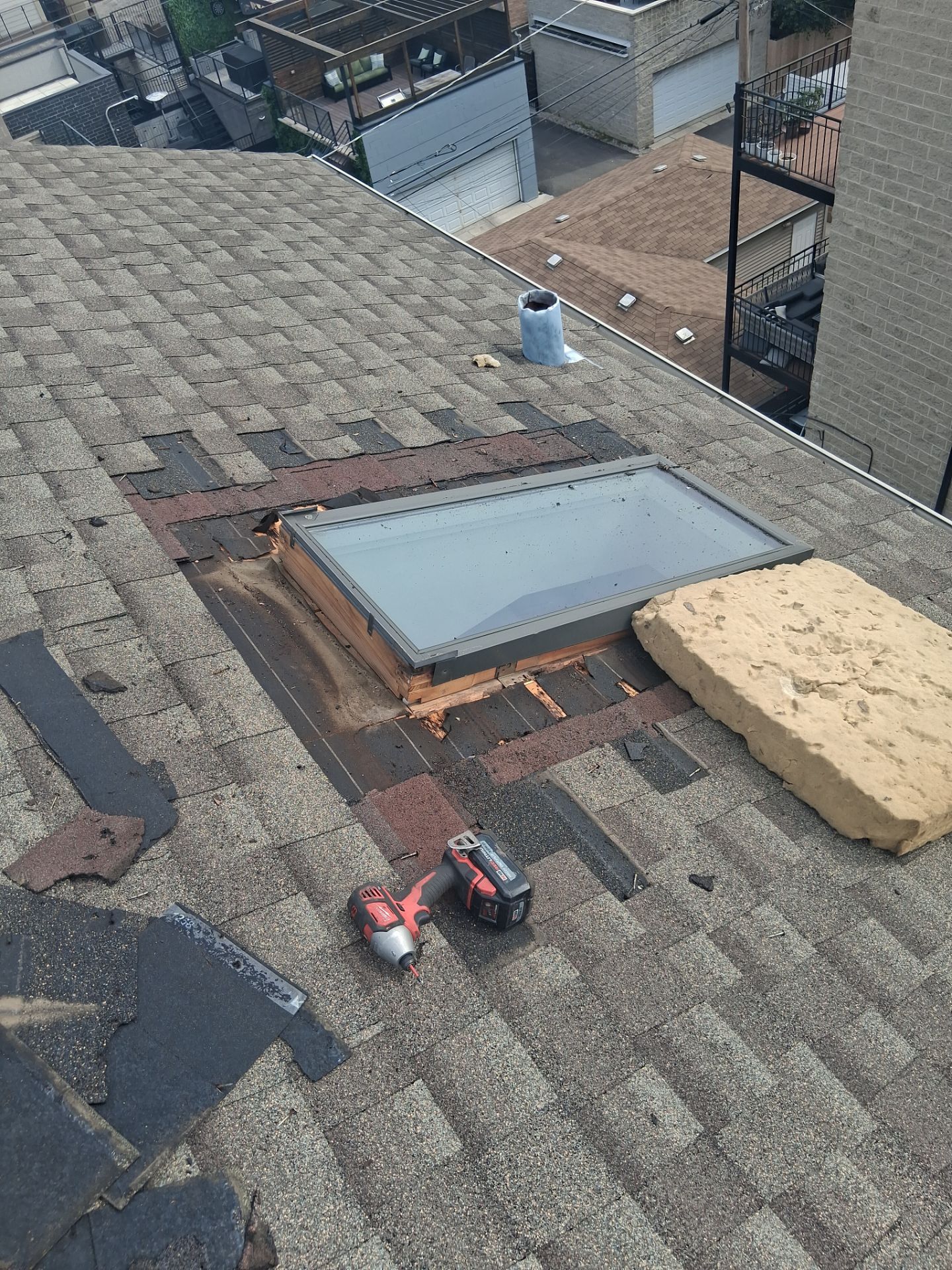 Are My Old Skylights on My Shingle Roof Causing Leaks?