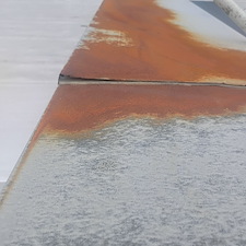 Flat-Roof-Leaking-in-Chicago-Gaps-in-Metal-Coping-Seams-Could-Be-the-Cause 4