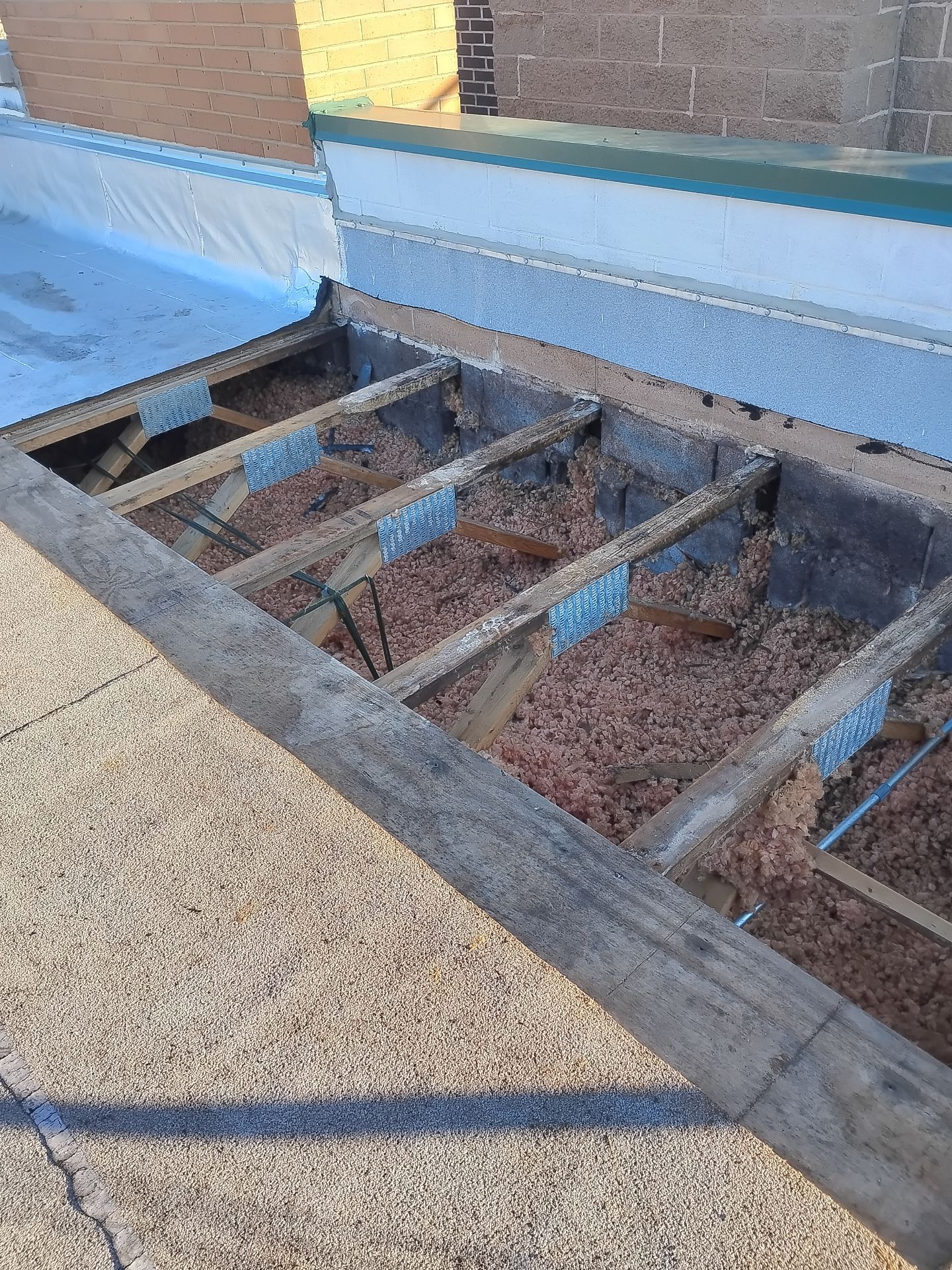 Flat Roof Repair in Lincolnwood: Fixing Damaged Plywood