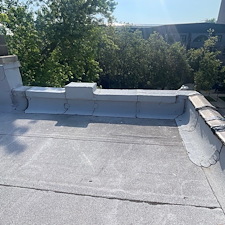 Loose-Wall-Flashing-on-Chicago-Commercial-Flat-Roof-Causes-Water-Intrusion-What-You-Need-to-Know 0