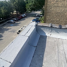 Loose-Wall-Flashing-on-Chicago-Commercial-Flat-Roof-Causes-Water-Intrusion-What-You-Need-to-Know 2