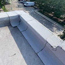 Loose-Wall-Flashing-on-Chicago-Commercial-Flat-Roof-Causes-Water-Intrusion-What-You-Need-to-Know 3