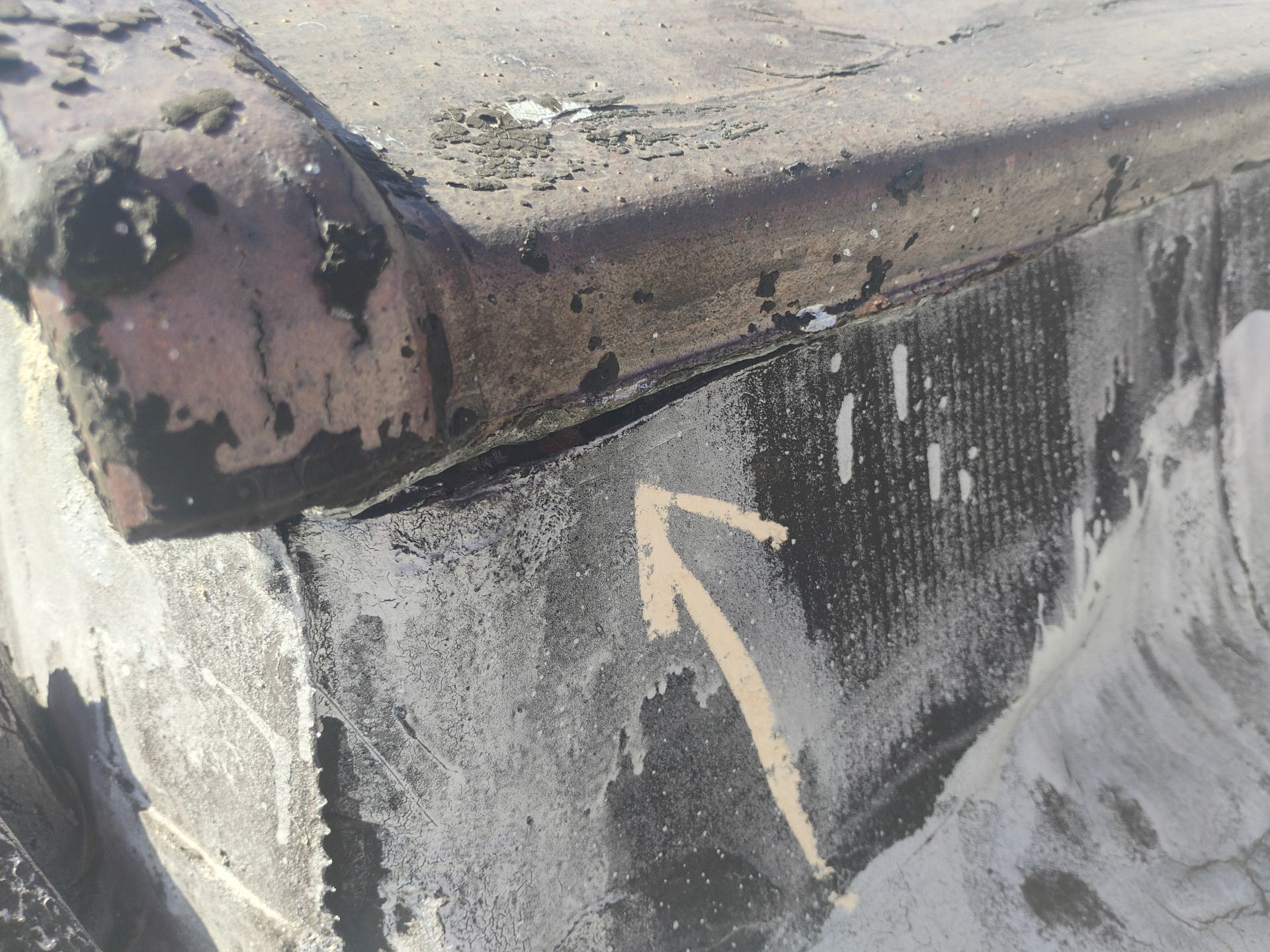 Loose Wall Flashing on Your Chicago Commercial Roof? Causing Leaks
