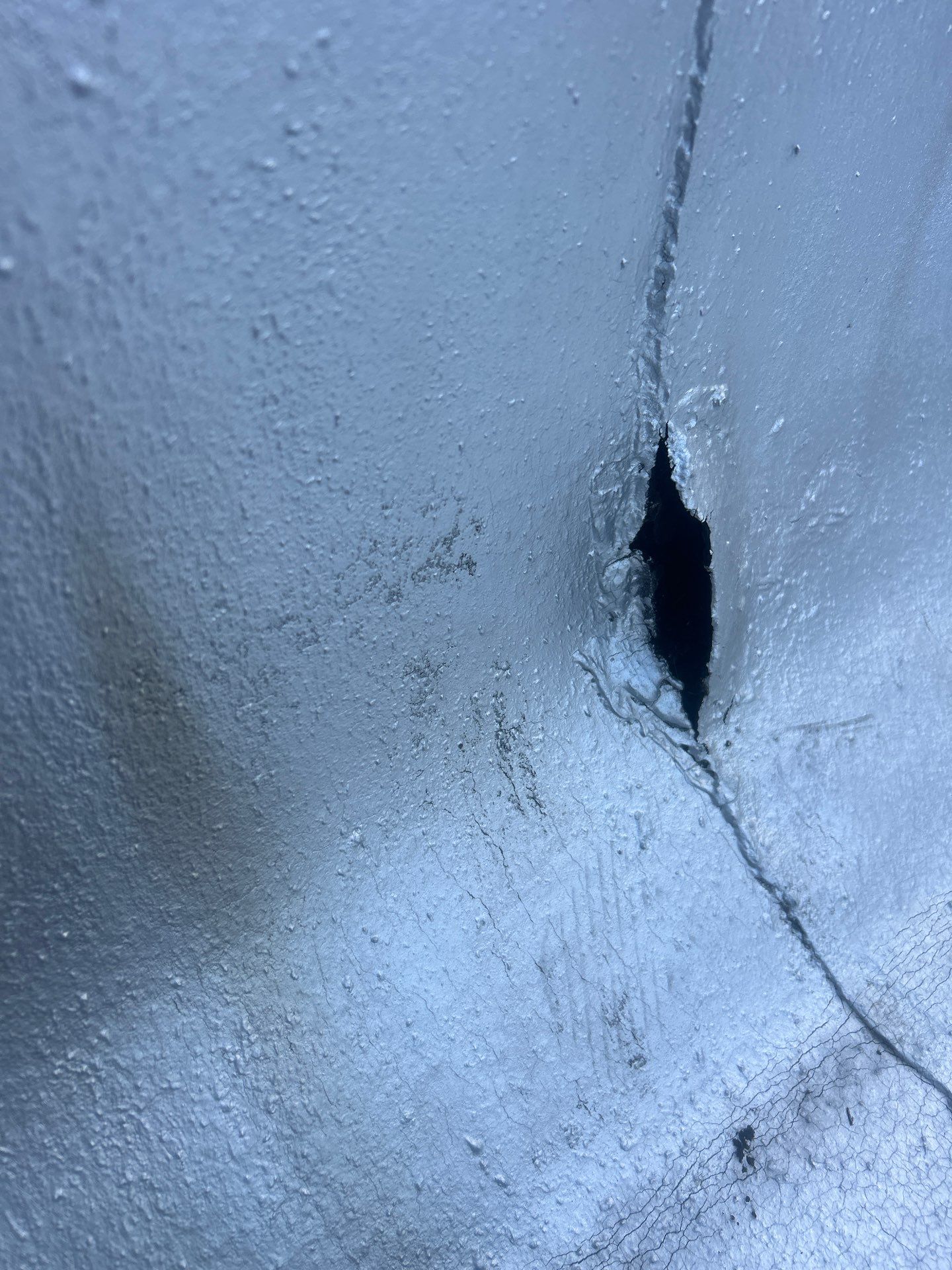 Open Seams on Flat Roofs in Chicago – Causes and Solutions