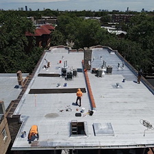 Protect-Your-Chicago-Commercial-Flat-Roof-from-UV-with-Aluminum-Coating 1