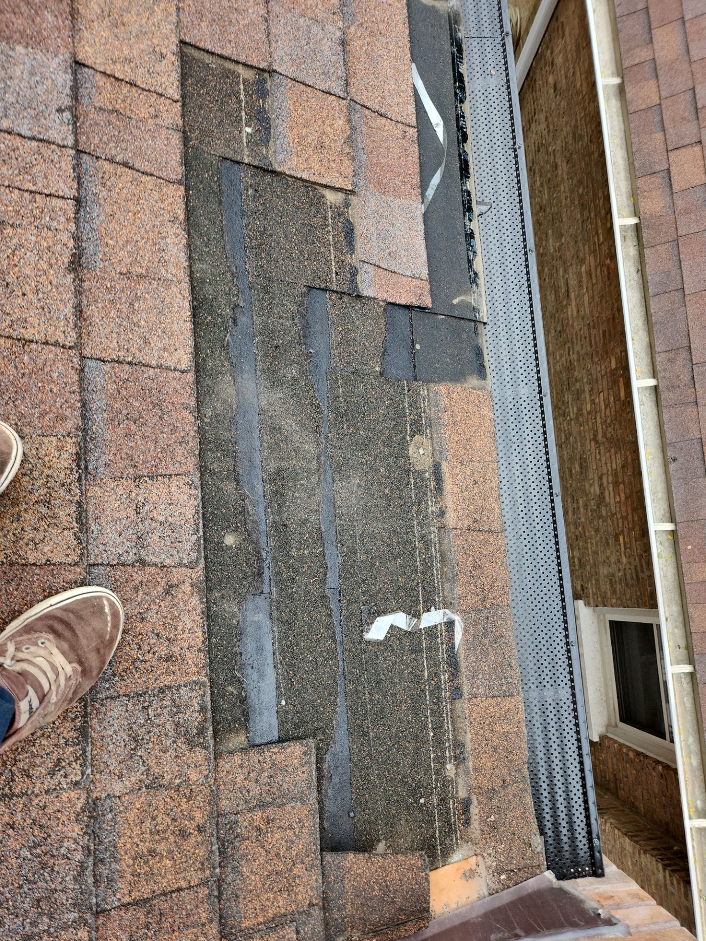 Roof Shingle Repair Glenview: Fixing Damaged Shingles
