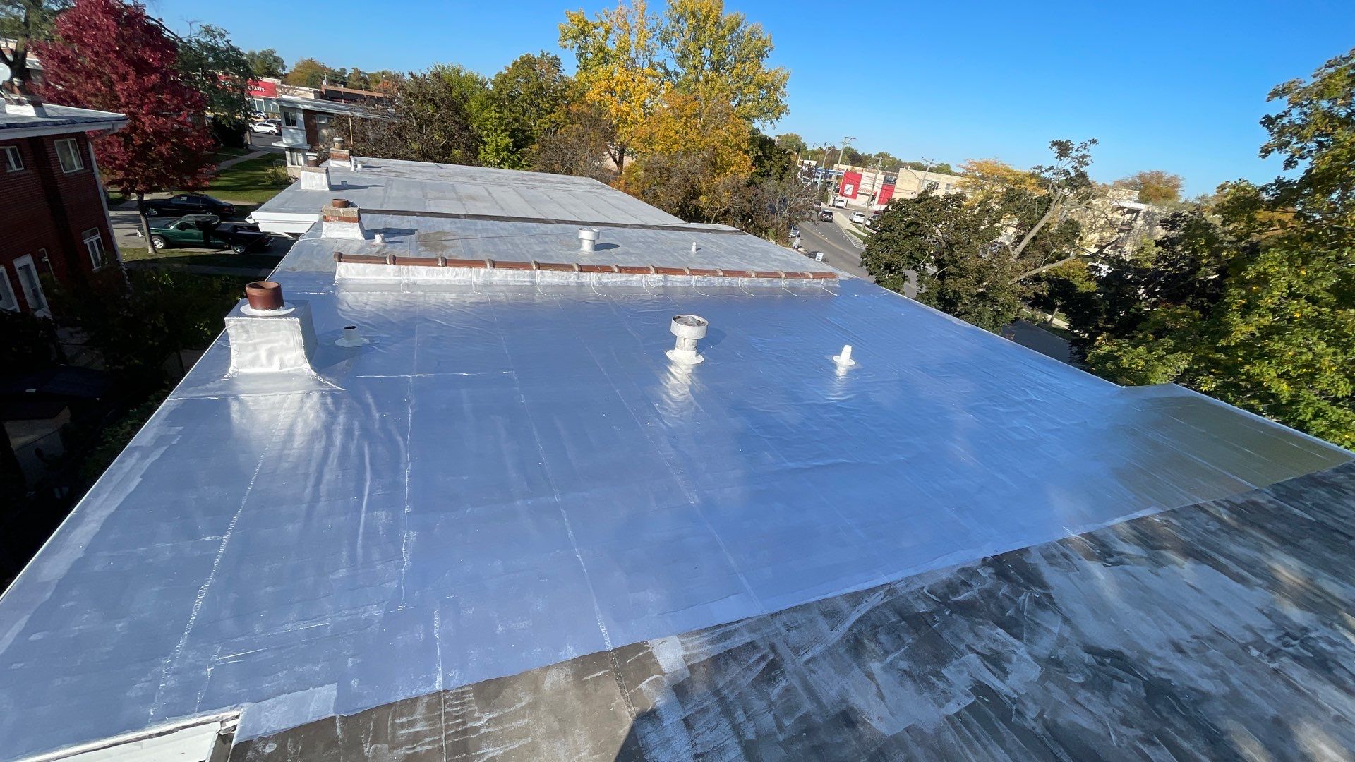Top Benefits of Aluminum Coating for Commercial Flat Roofs in Chicago