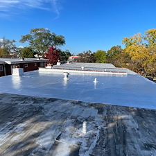 Top-Benefits-of-Aluminum-Coating-for-Commercial-Flat-Roofs-in-Chicago 2