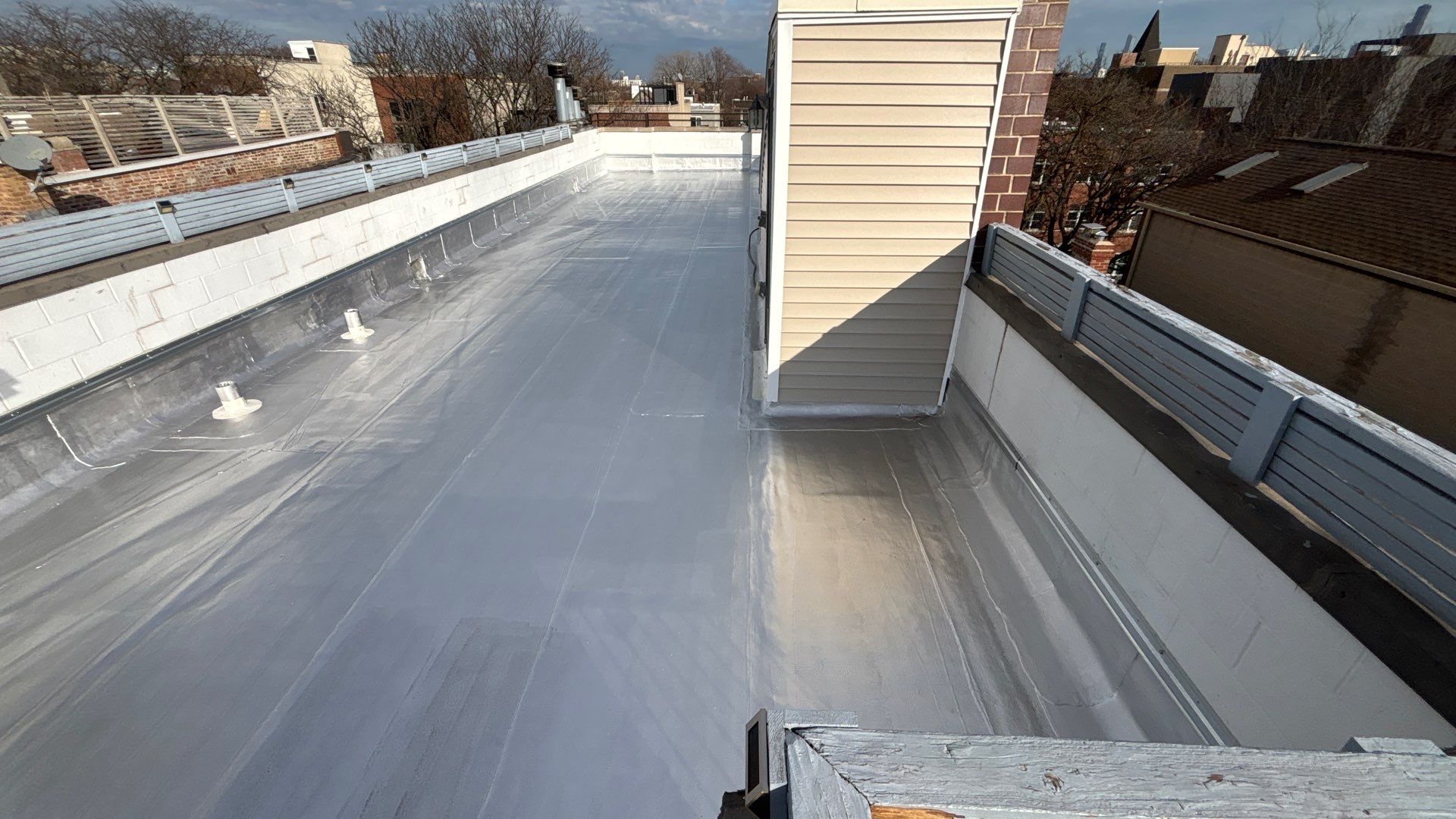 What Does Aluminum Coating Do for My Flat Roof?