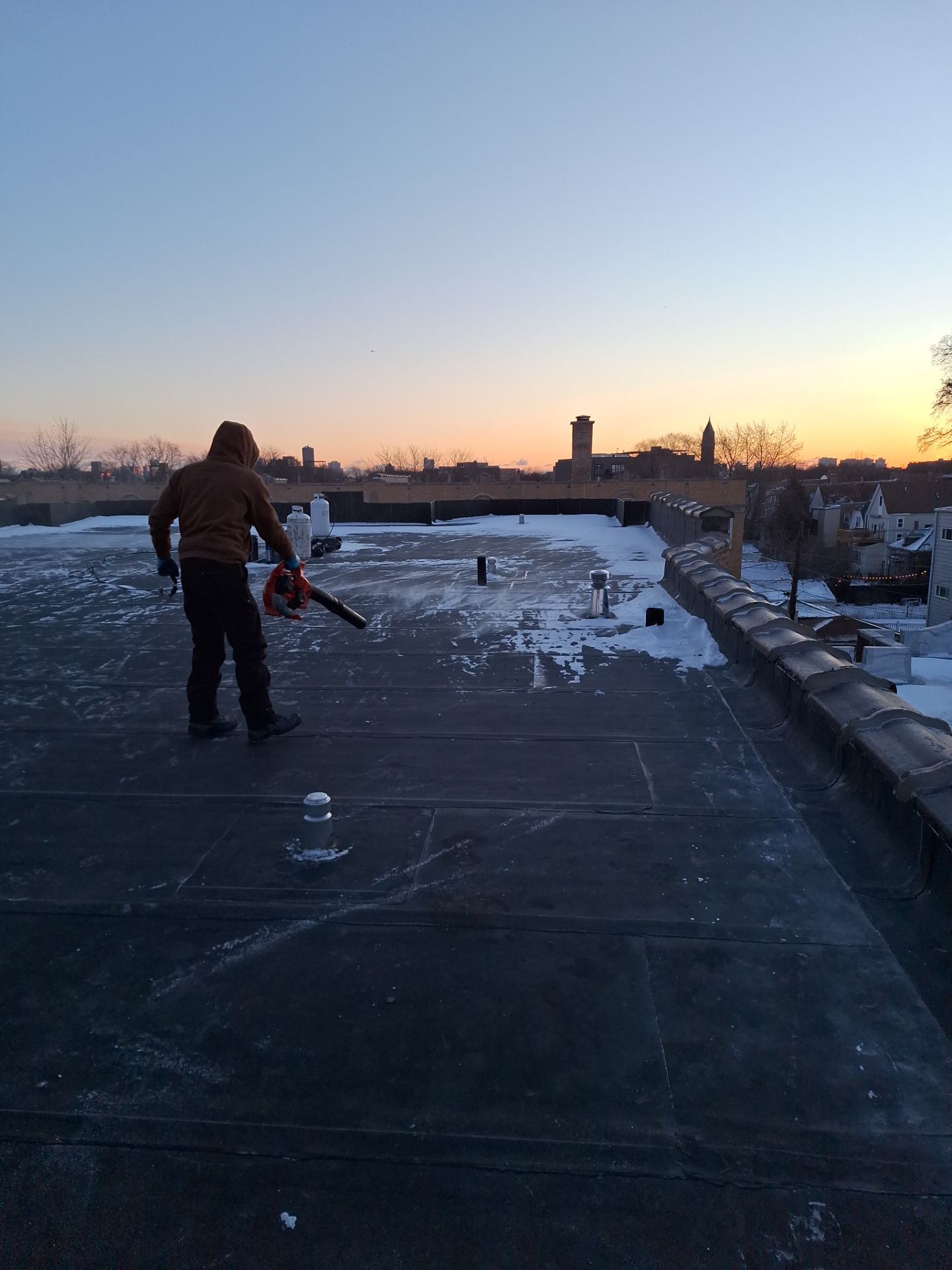 What Should I Look for in a Roofing Contractor to Avoid Bad Installs and Future Leaks in Chicago?