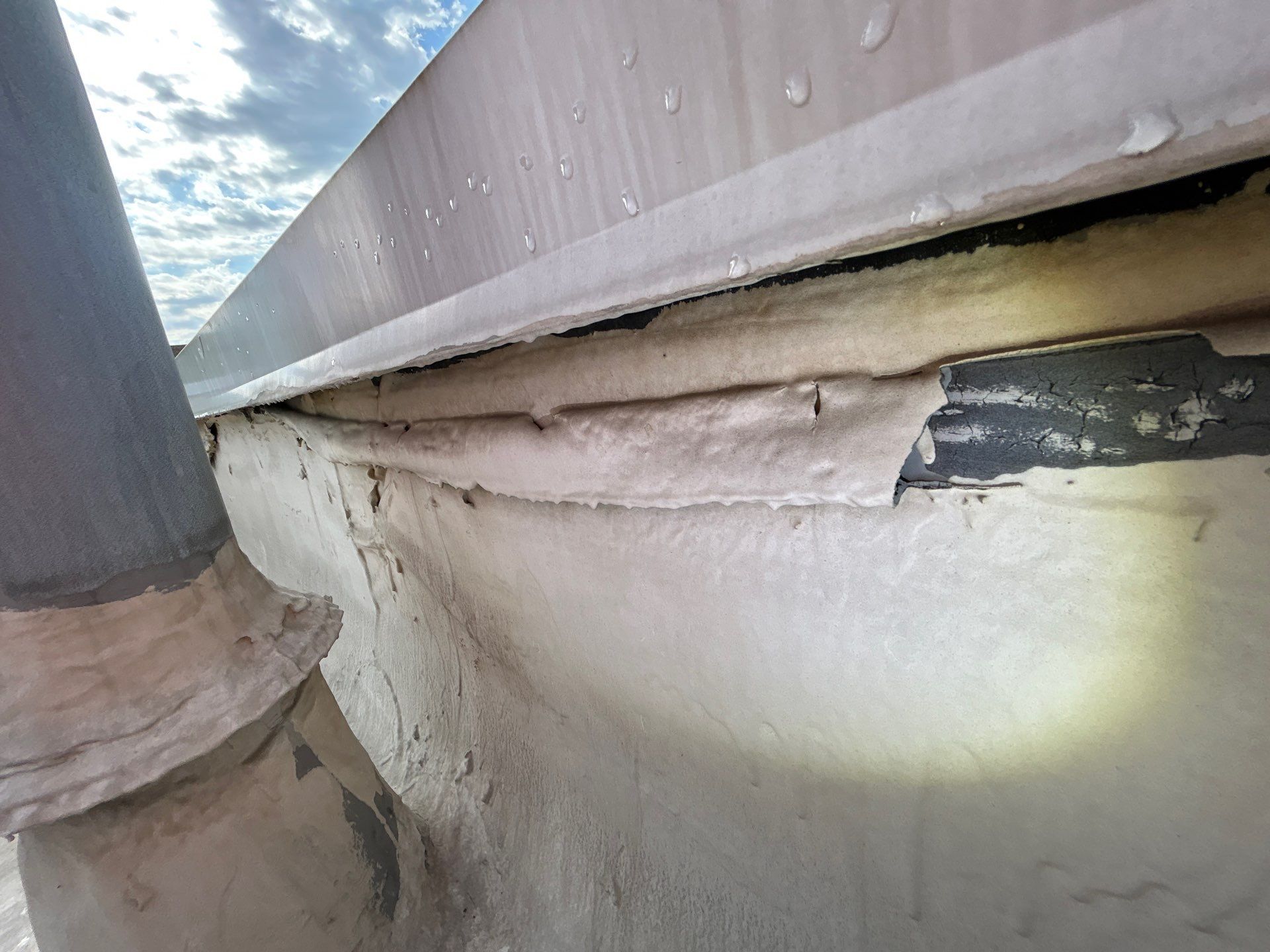 Why Is My Parapet Wall Flashing Loose and Could It Be Causing Roof Leaks?